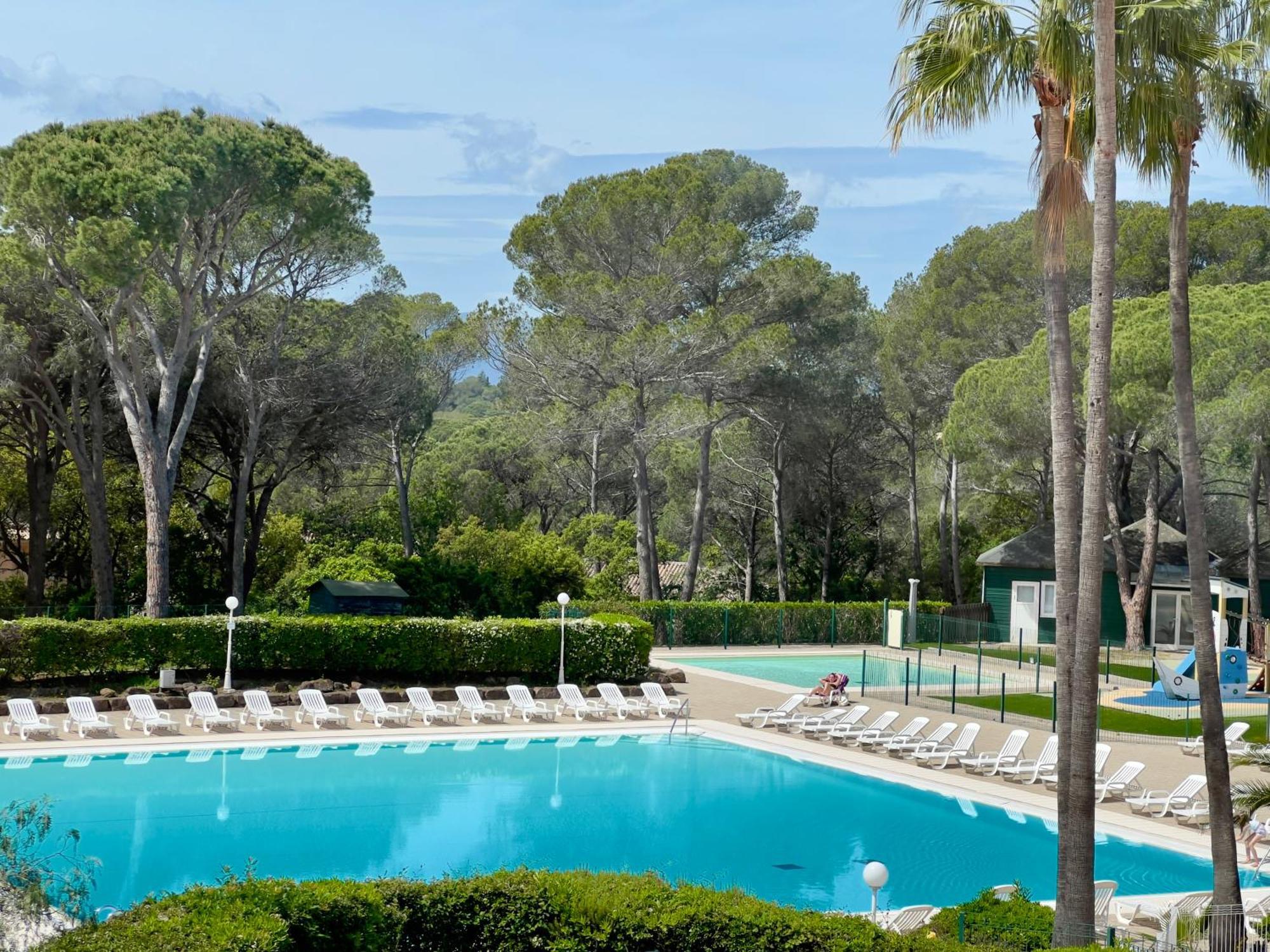 4 Personnes Dans Golf De Valescure 2