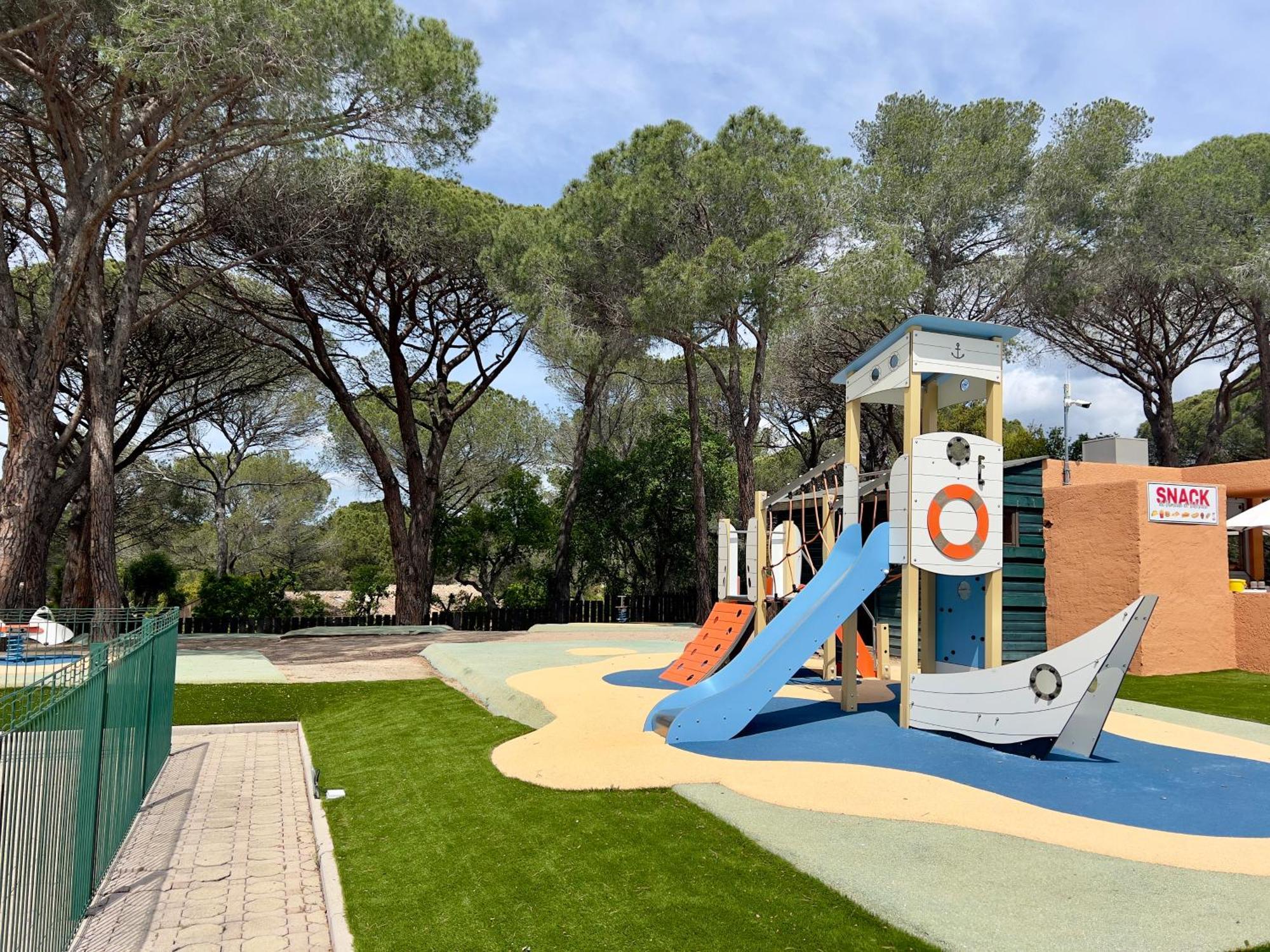 4 Personnes Dans Golf De Valescure 2